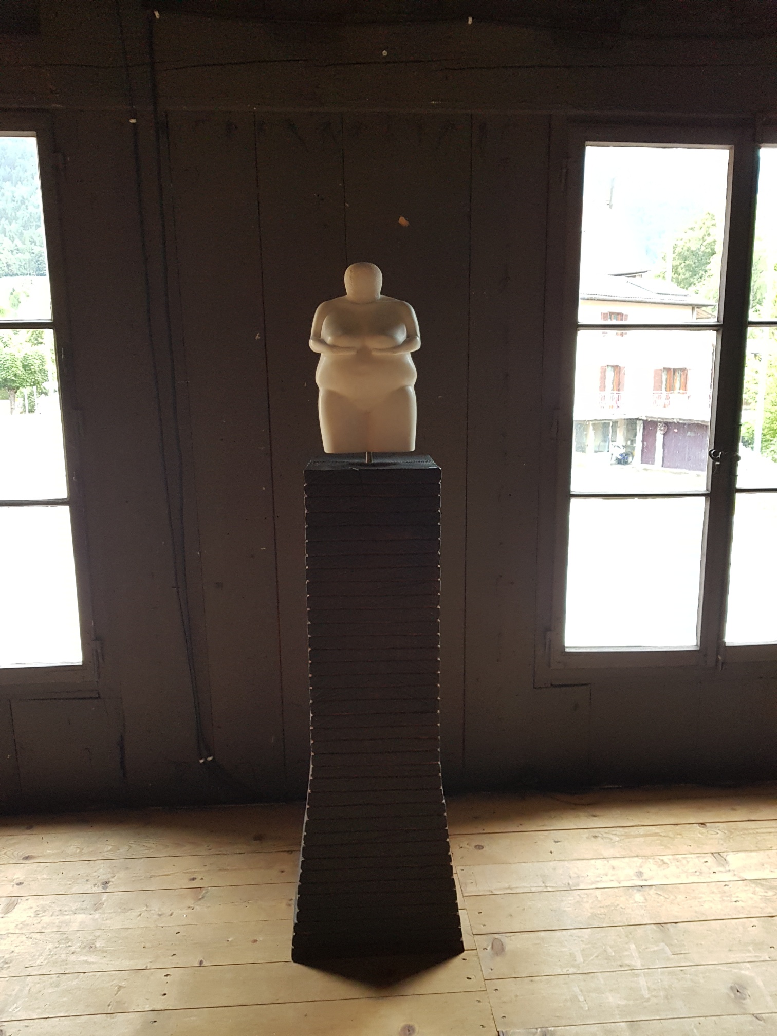 Statue en marbre représentant une déesse préhistorique